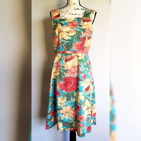 Adorable Sleeveless Tropical Floral Summer Dress - Picture 3 of 8